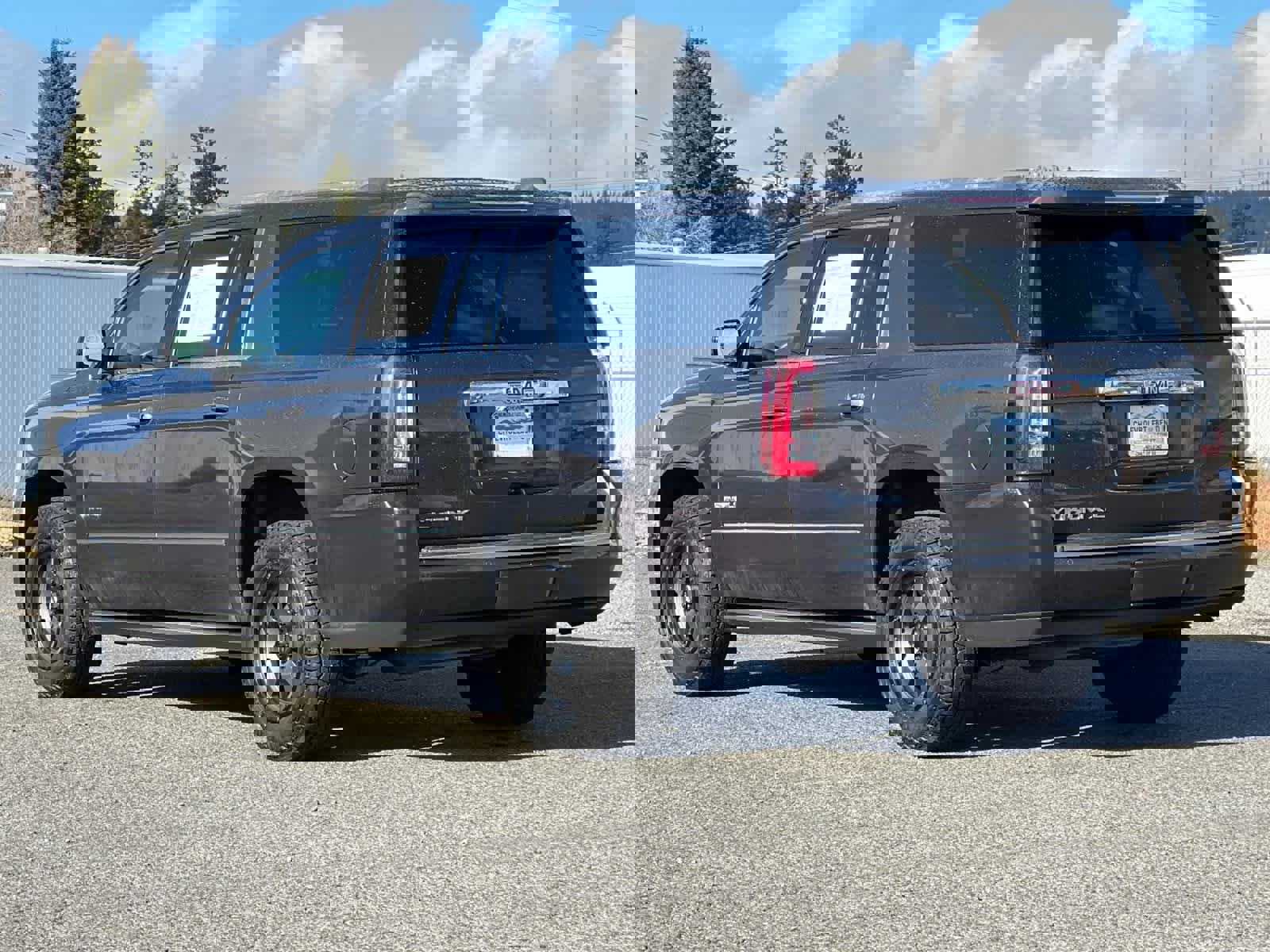 Used 2017 GMC Yukon XL Denali image 6