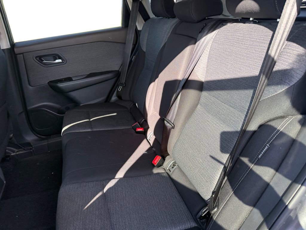 Used 2023 Nissan Rogue SV image 13