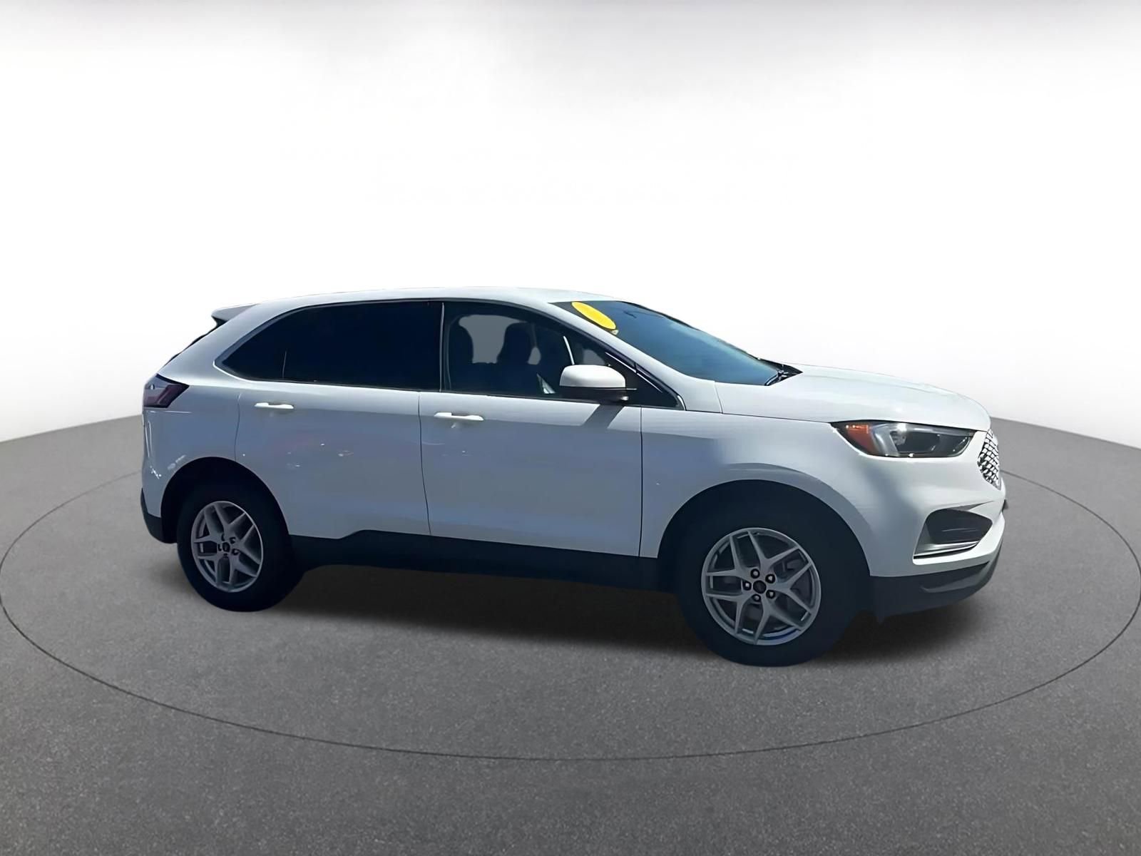 Used 2024 Ford Edge SEL image 2