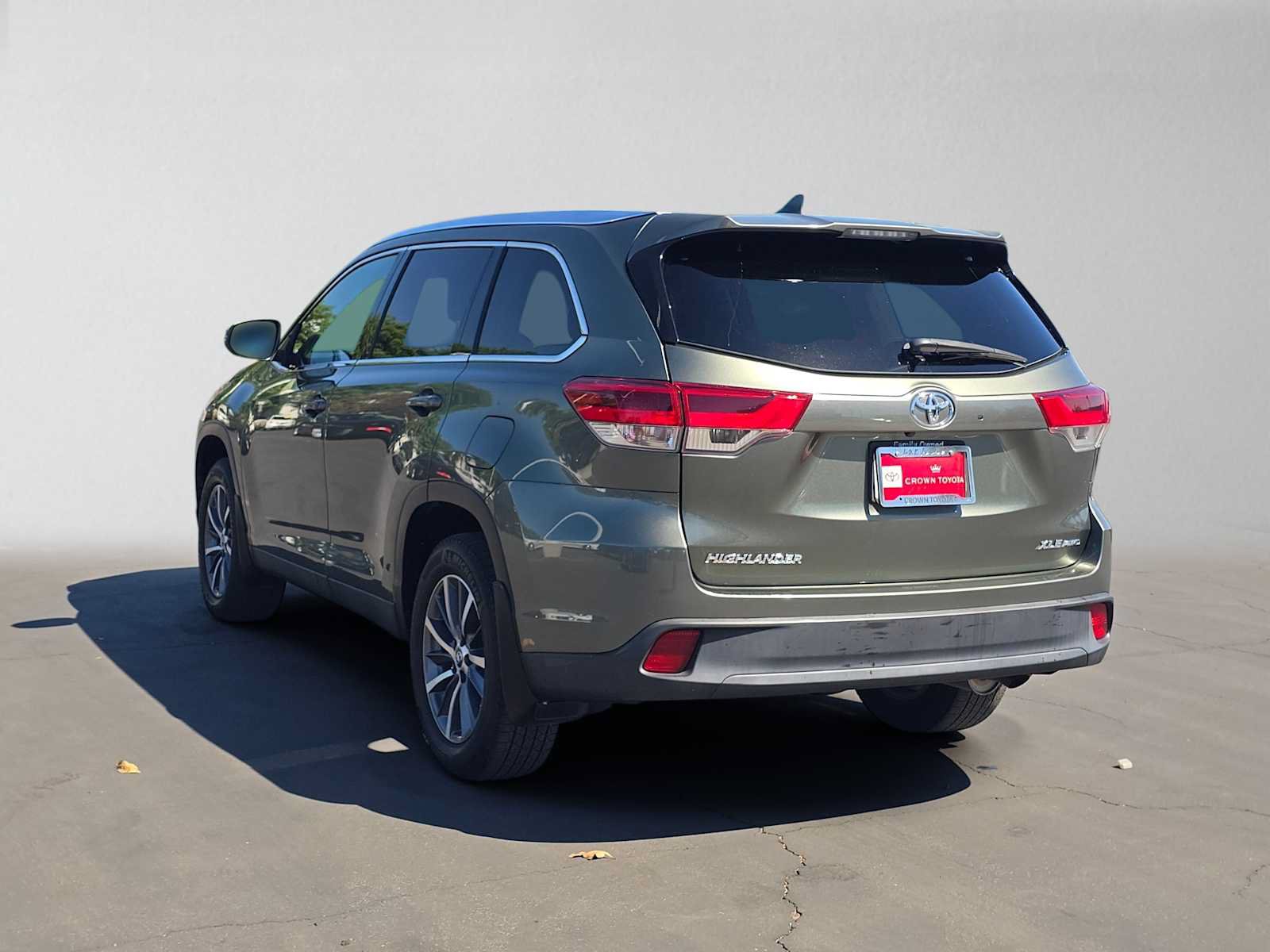 Certified 2019 Toyota Highlander XLE w/ Carpet Mat Package (TMS) AWD/4WD image 5
