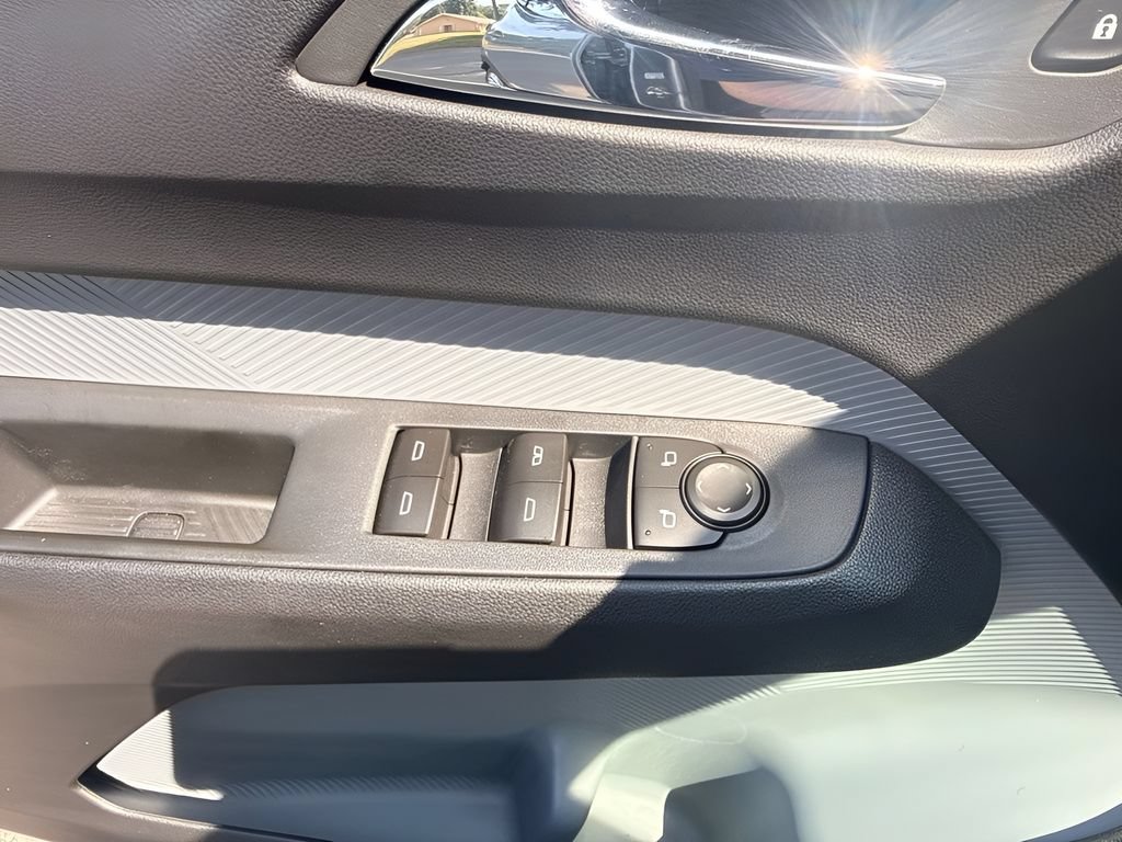 Used 2027 Chevrolet Bolt LT w/ Comfort Package FWD image 26