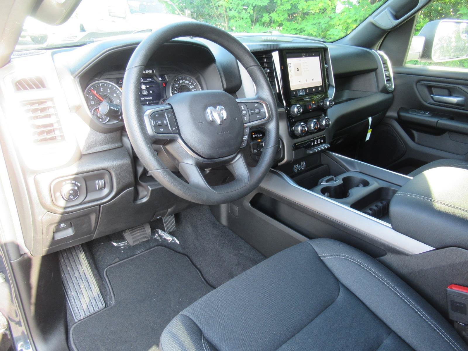 New 2026 RAM 1500 Express AWD/4WD image 18