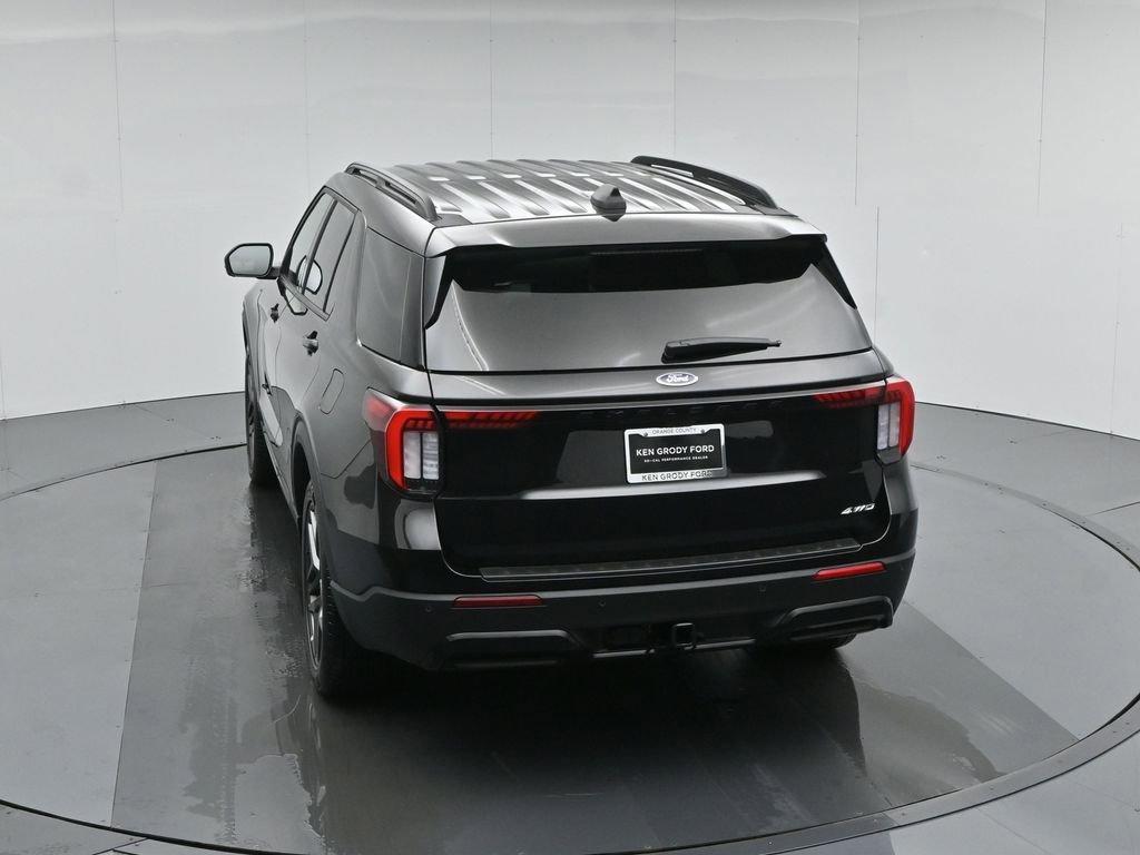 Used 2025 Ford Explorer ST-Line w/ ST-Line Street Pack image 44