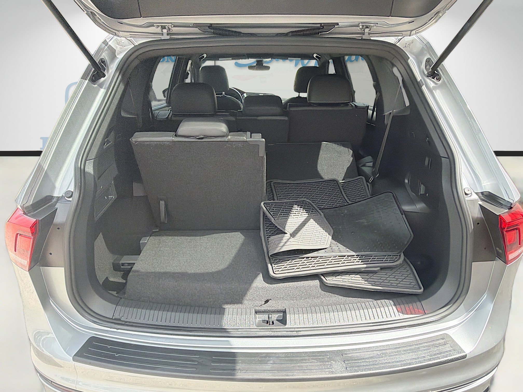 Used 2022 Volkswagen Tiguan SE R-Line FWD image 28