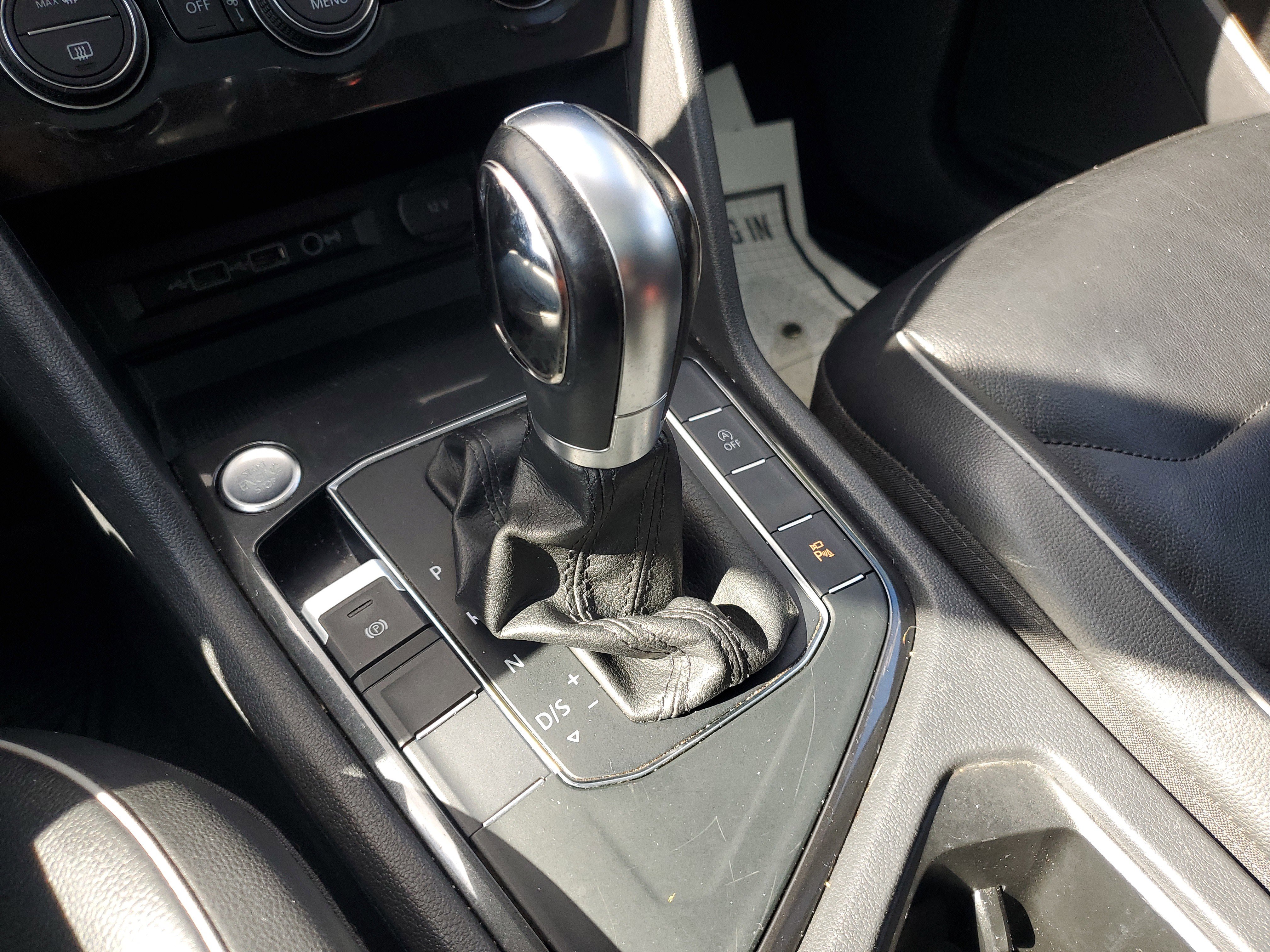 Used 2018 Volkswagen Tiguan SEL Premium image 25