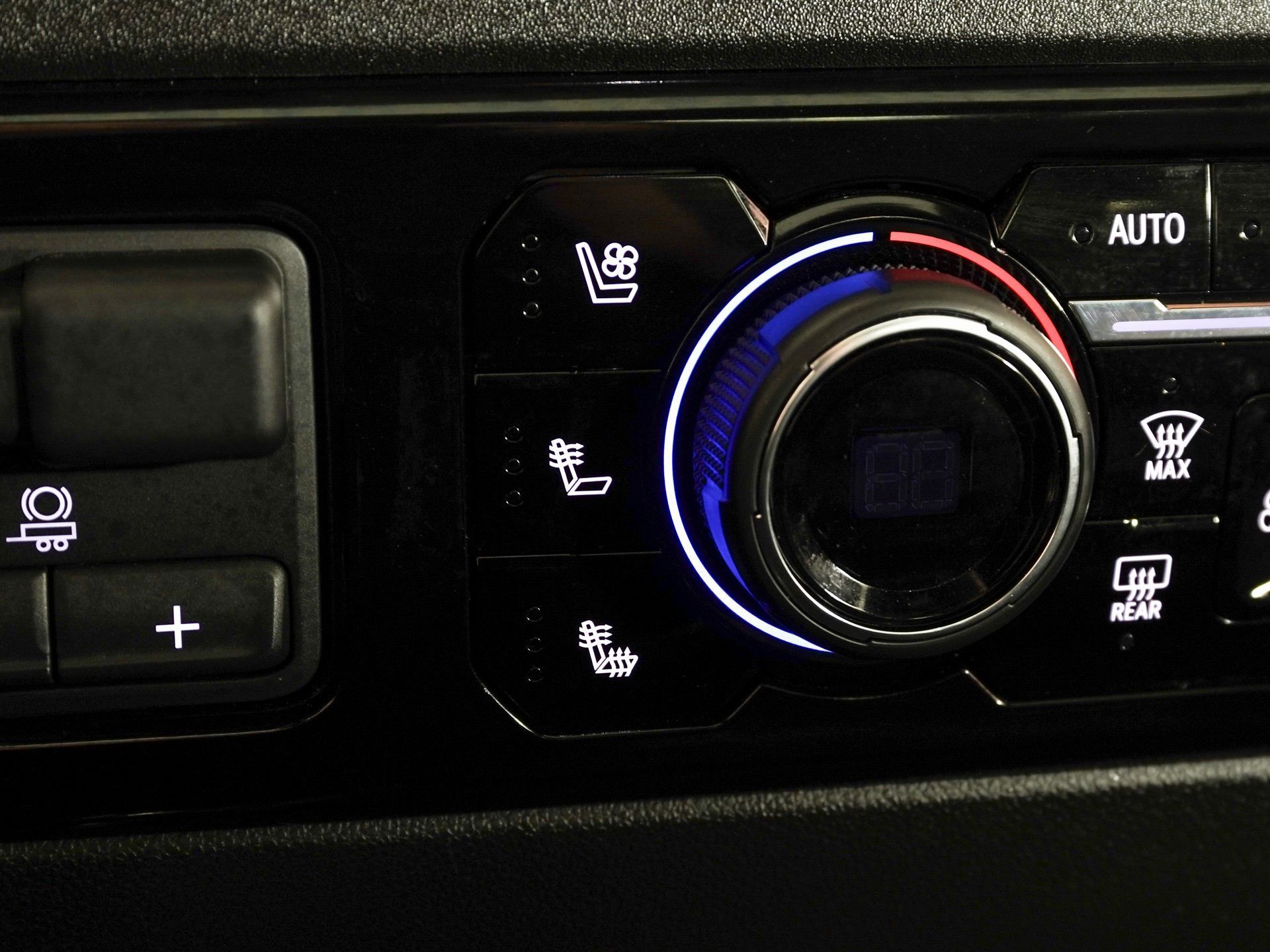 Used 2025 Chevrolet Silverado 2500 ZR2 w/ Technology Package image 23