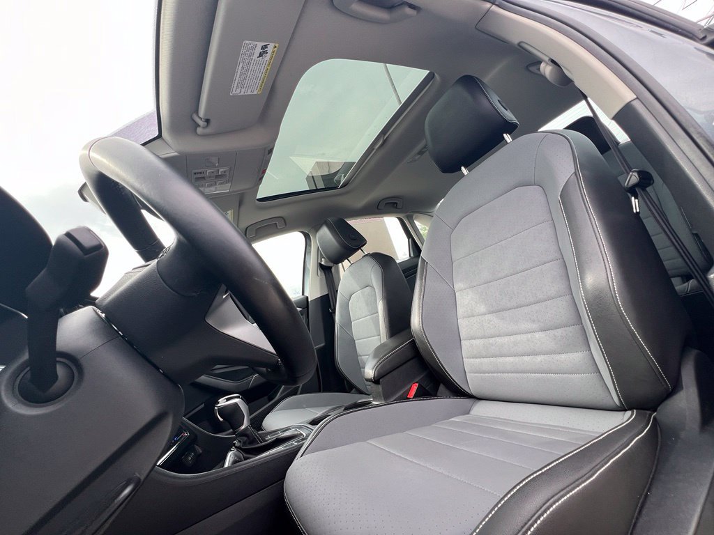 Used 2025 Volkswagen Jetta SE FWD image 16