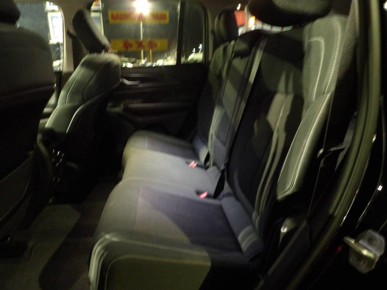 Used 2023 Jeep Grand Cherokee Laredo image 15