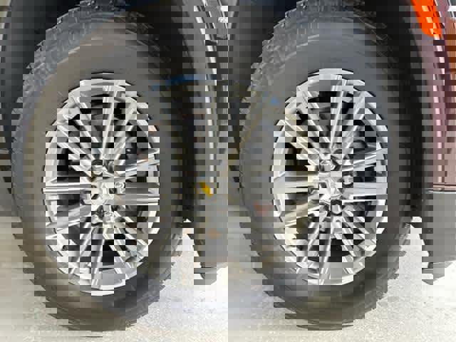 Used 2023 Chevrolet Traverse LT image 39