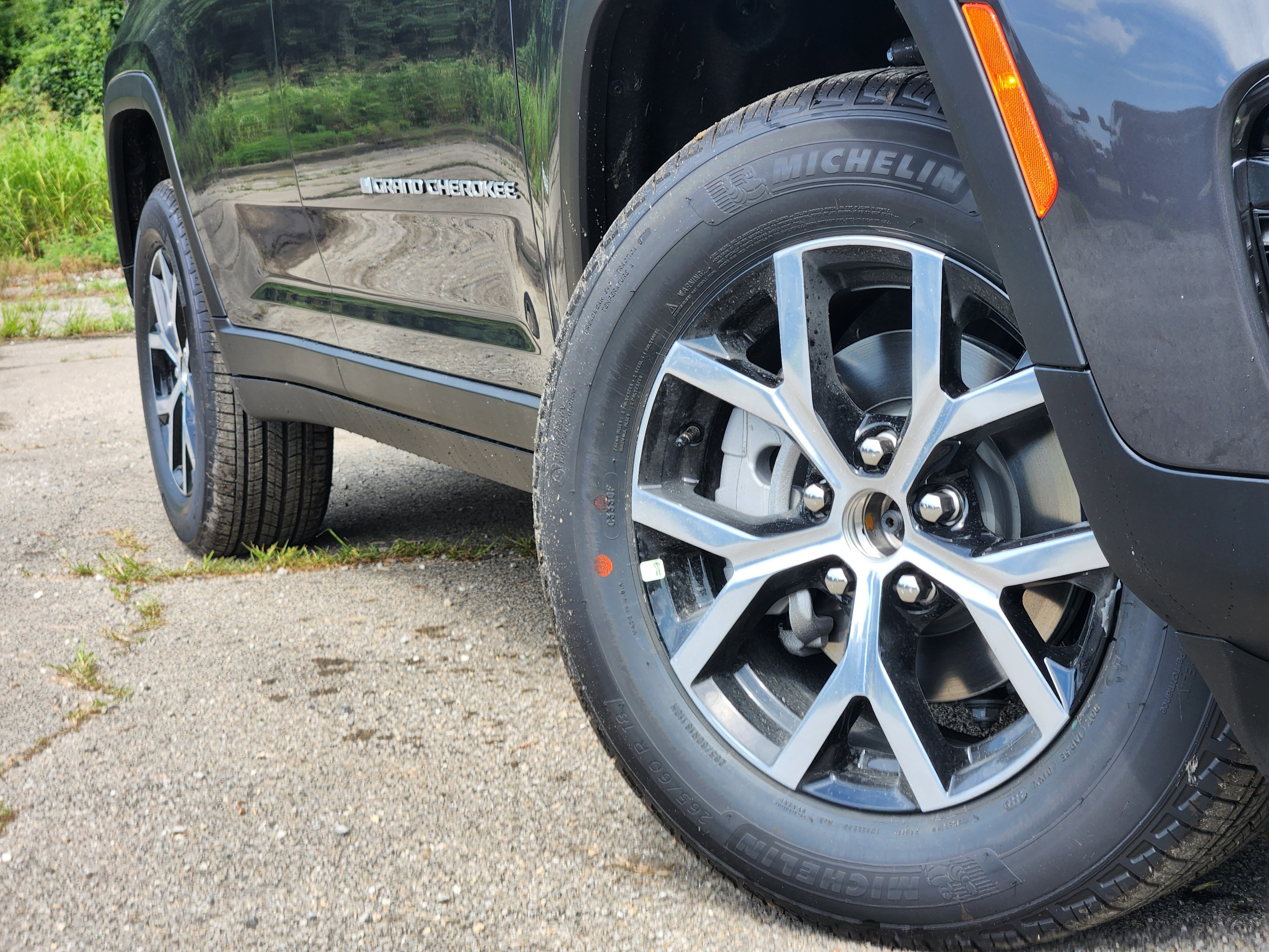 New 2025 Jeep Grand Cherokee Limited image 18