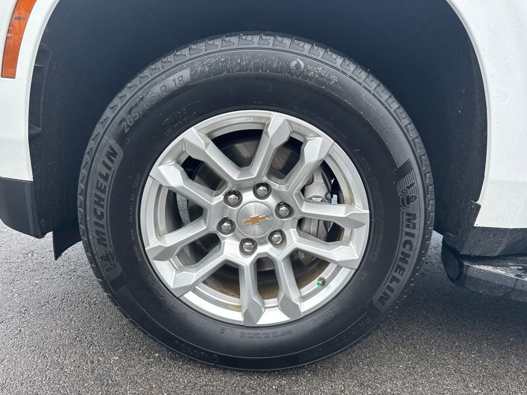 Used 2025 Chevrolet Suburban LT RWD image 28