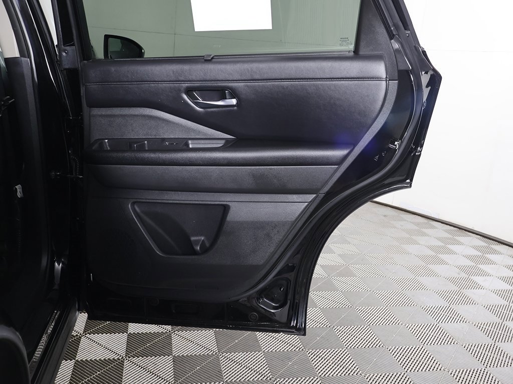 Used 2023 Nissan Pathfinder SL image 25
