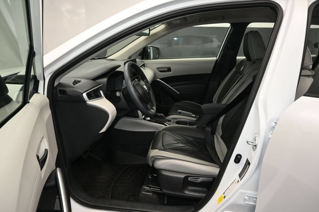 Used 2025 Toyota Corolla Cross L FWD image 13