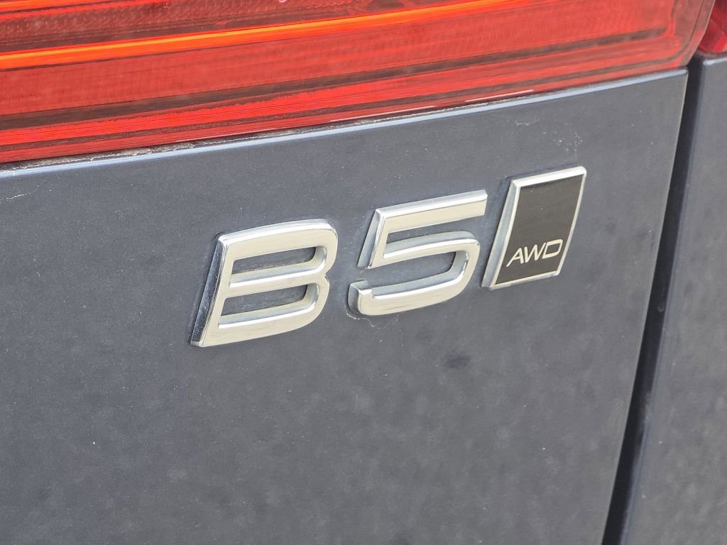 Used 2023 Volvo XC60 B5 Core w/ Climate Package image 5