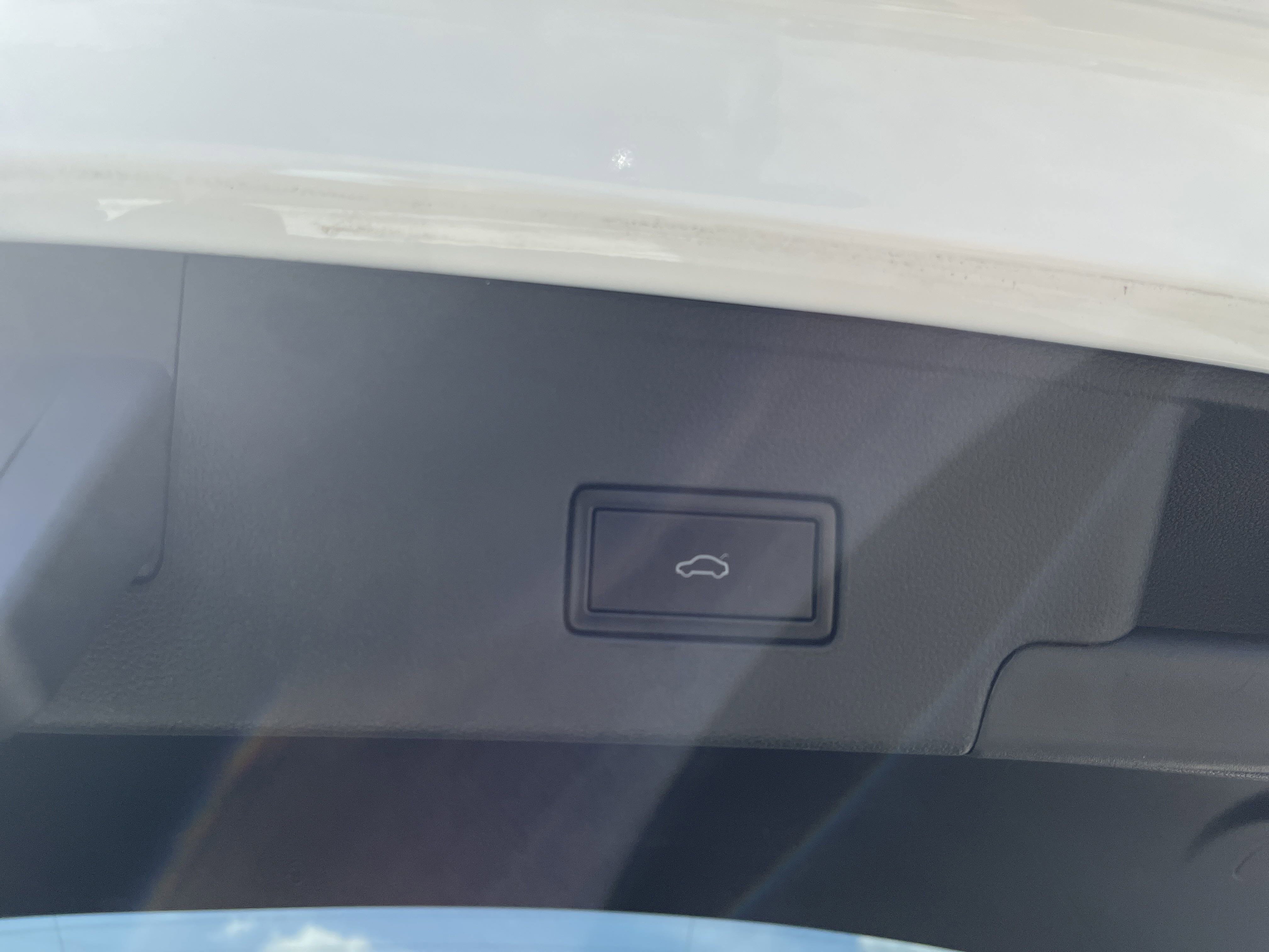 Used 2020 Volkswagen Atlas Cross Sport SEL image 14