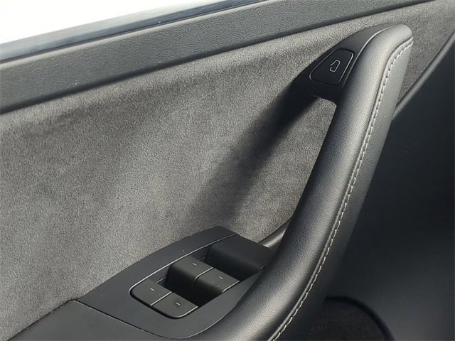 Used 2024 Tesla Model Y Performance image 27