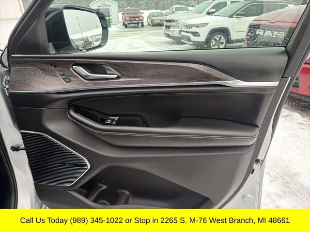 Used 2024 Jeep Grand Cherokee Overland w/ Advanced Protech Group III image 47