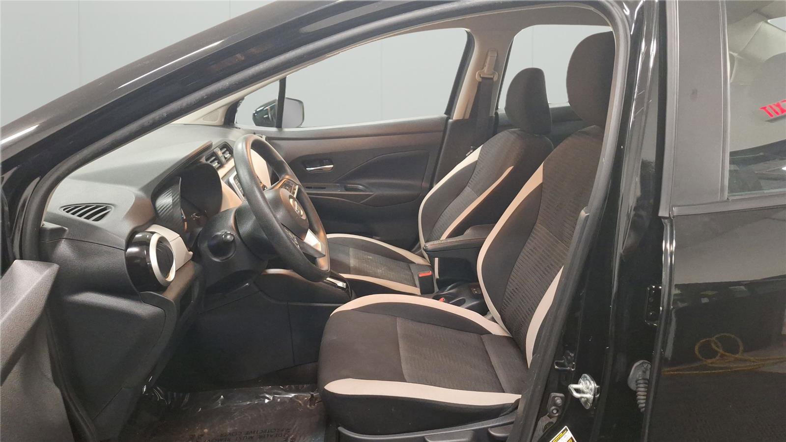 Used 2022 Nissan Versa SV w/ Trunk Package image 10