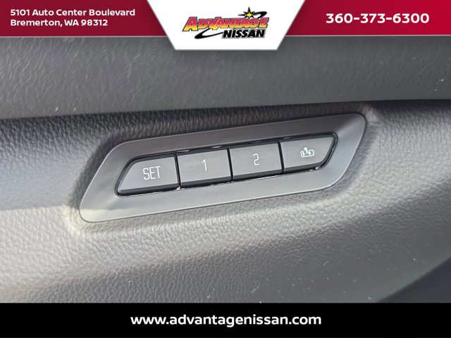 Used 2017 Cadillac Escalade Luxury AWD/4WD image 9