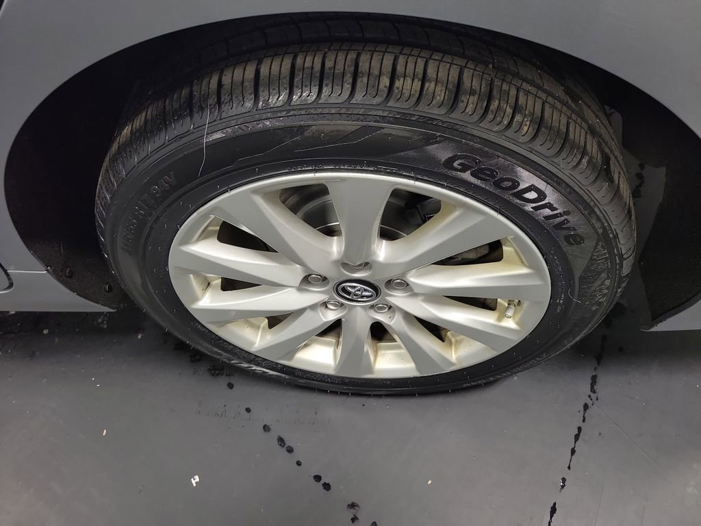 Used 2019 Toyota Camry LE image 10