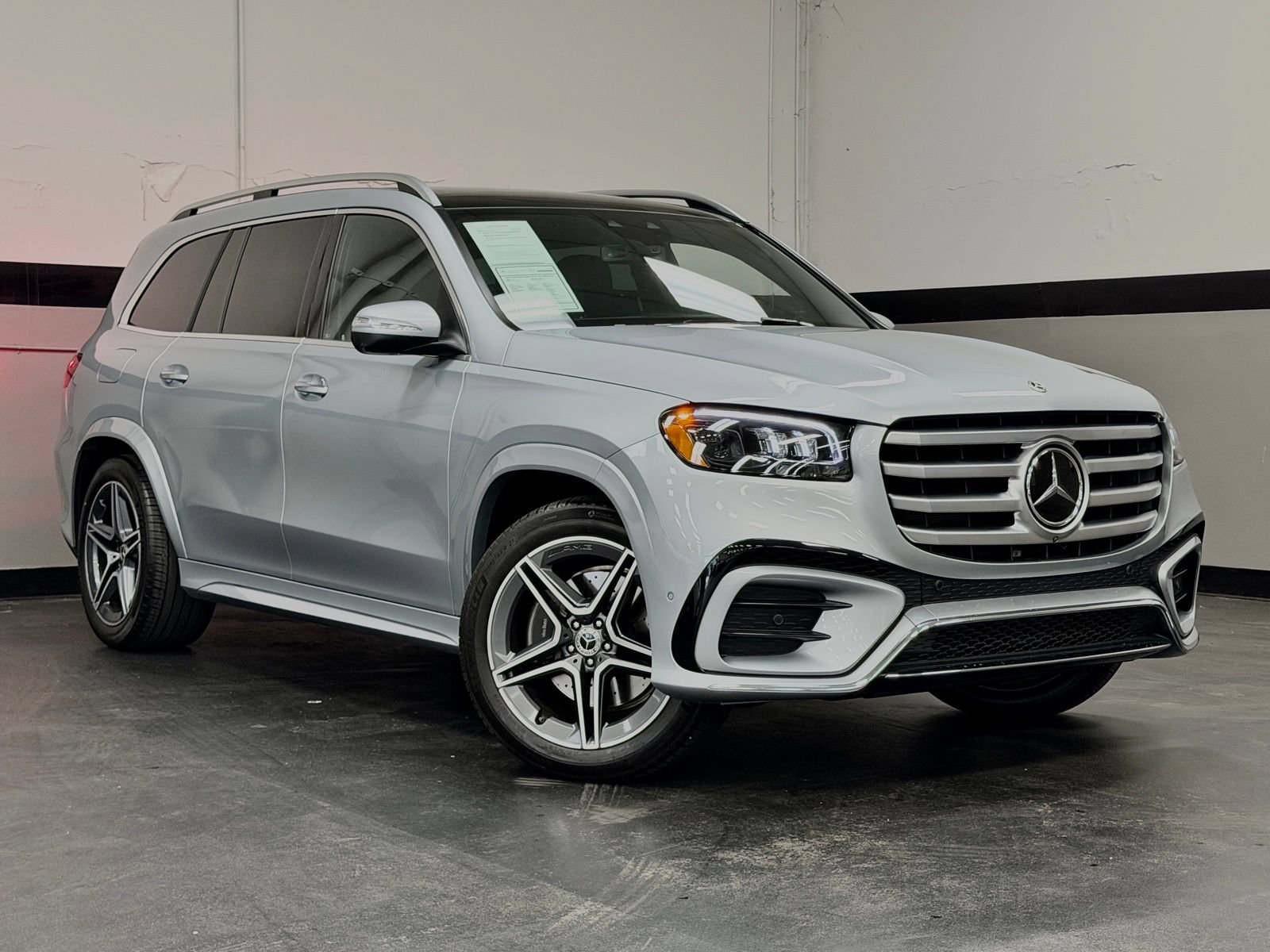 Used 2025 Mercedes-Benz GLS 450 4MATIC image 2