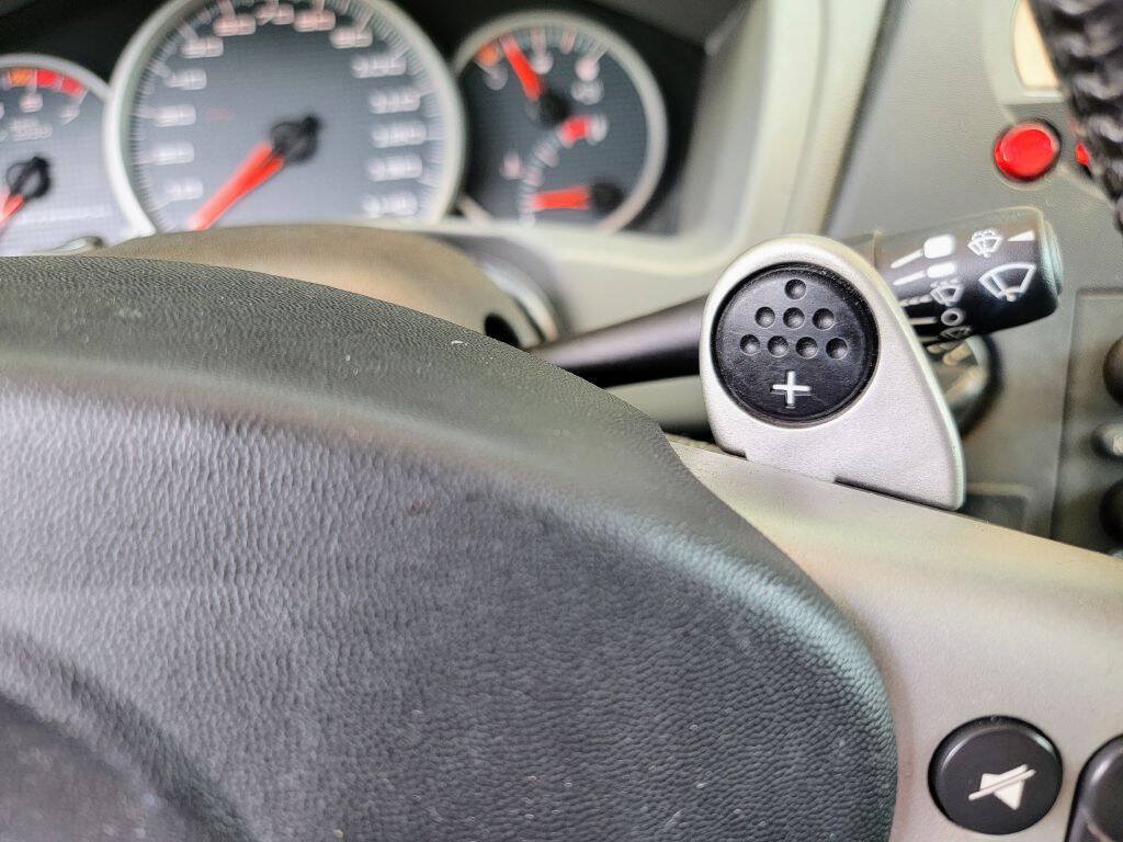 Used 2005 Pontiac Grand Prix GTP w/ Premium Audio Package FWD image 30