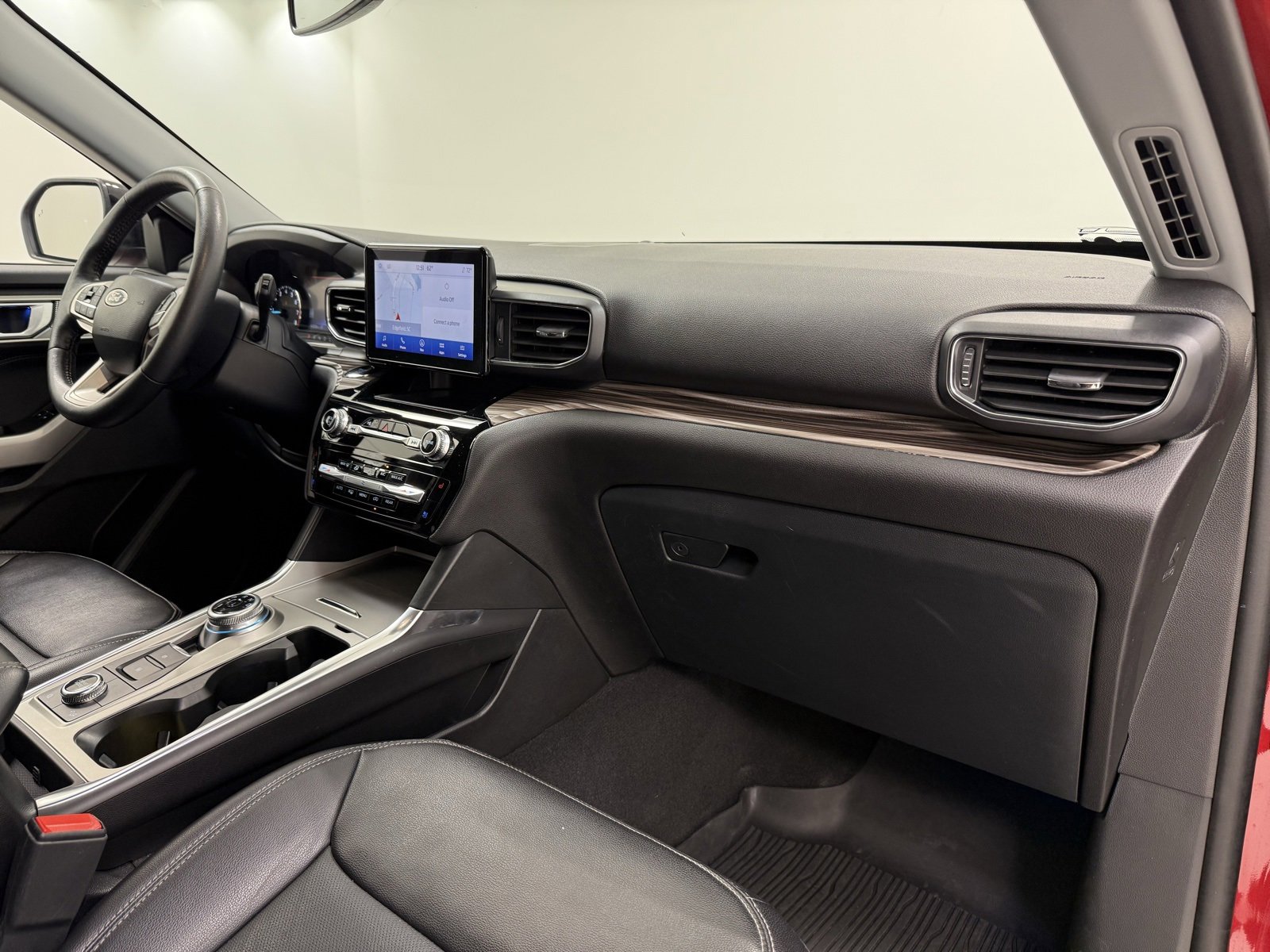 Used 2023 Ford Explorer Limited w/ Equipment Group 301A image 31