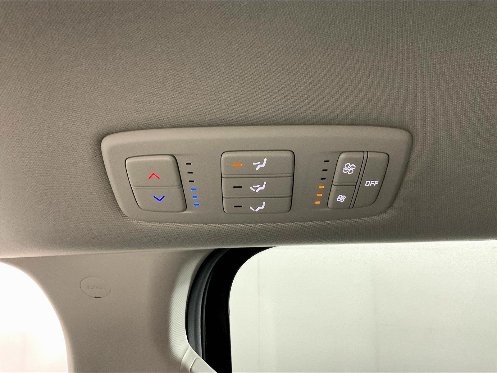 Used 2023 Kia Carnival LX FWD image 10