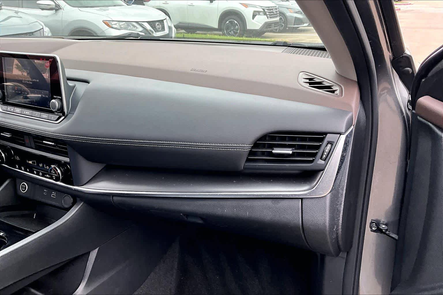 Certified 2023 Nissan Rogue SV FWD image 17
