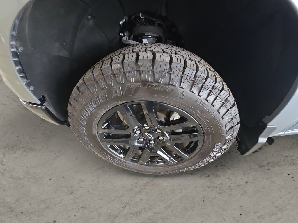 Used 2024 Chevrolet Silverado 1500 LT Trail Boss w/ LT Trail Boss Premium Package AWD/4WD image 9