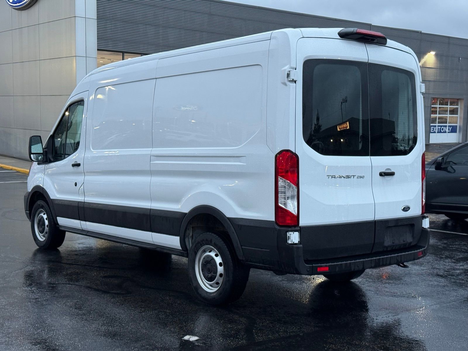 Used 2023 Ford Transit 250 Medium Roof w/ Load Area Protection Package image 5