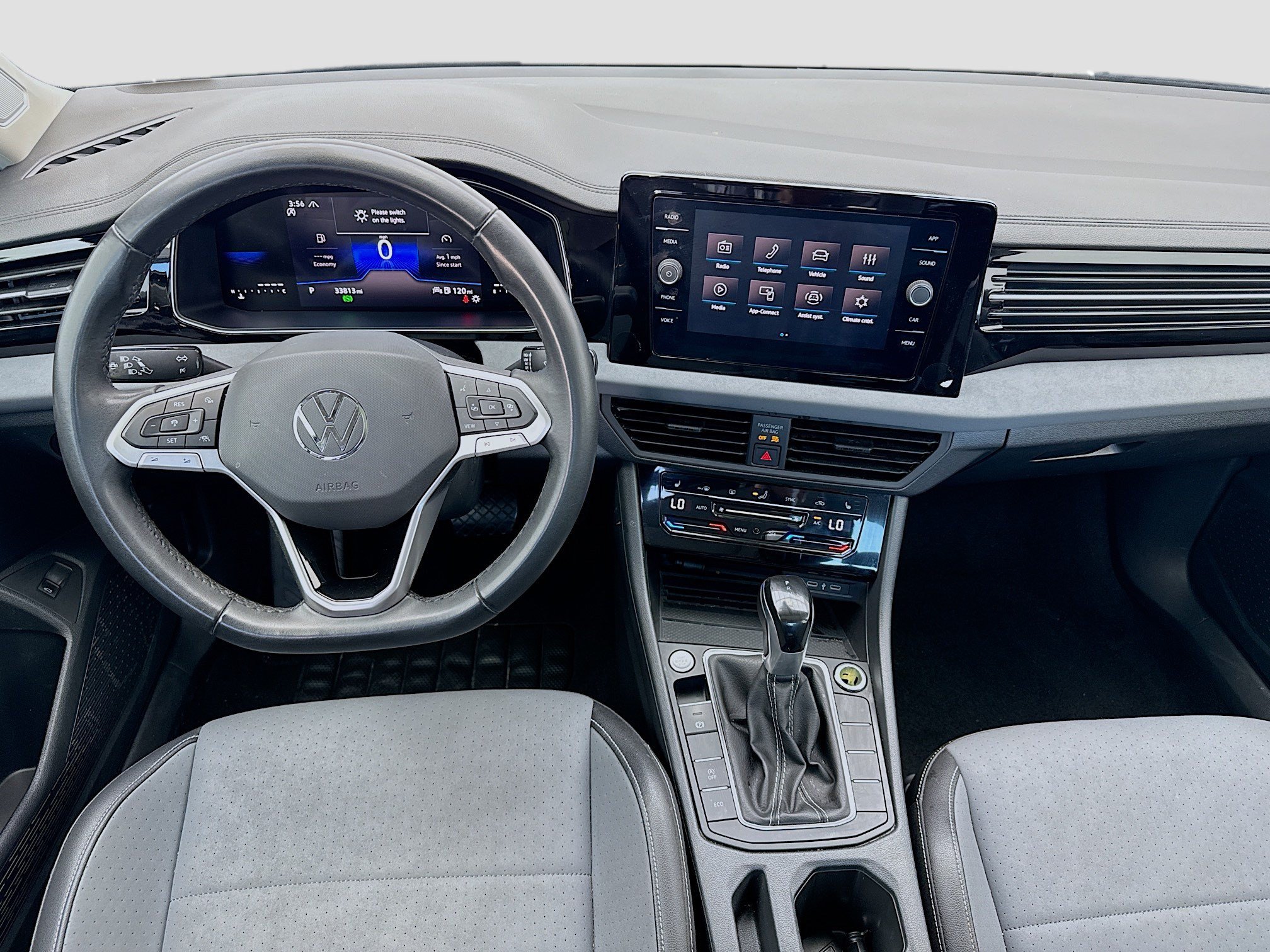 Used 2025 Volkswagen Jetta SE FWD image 15