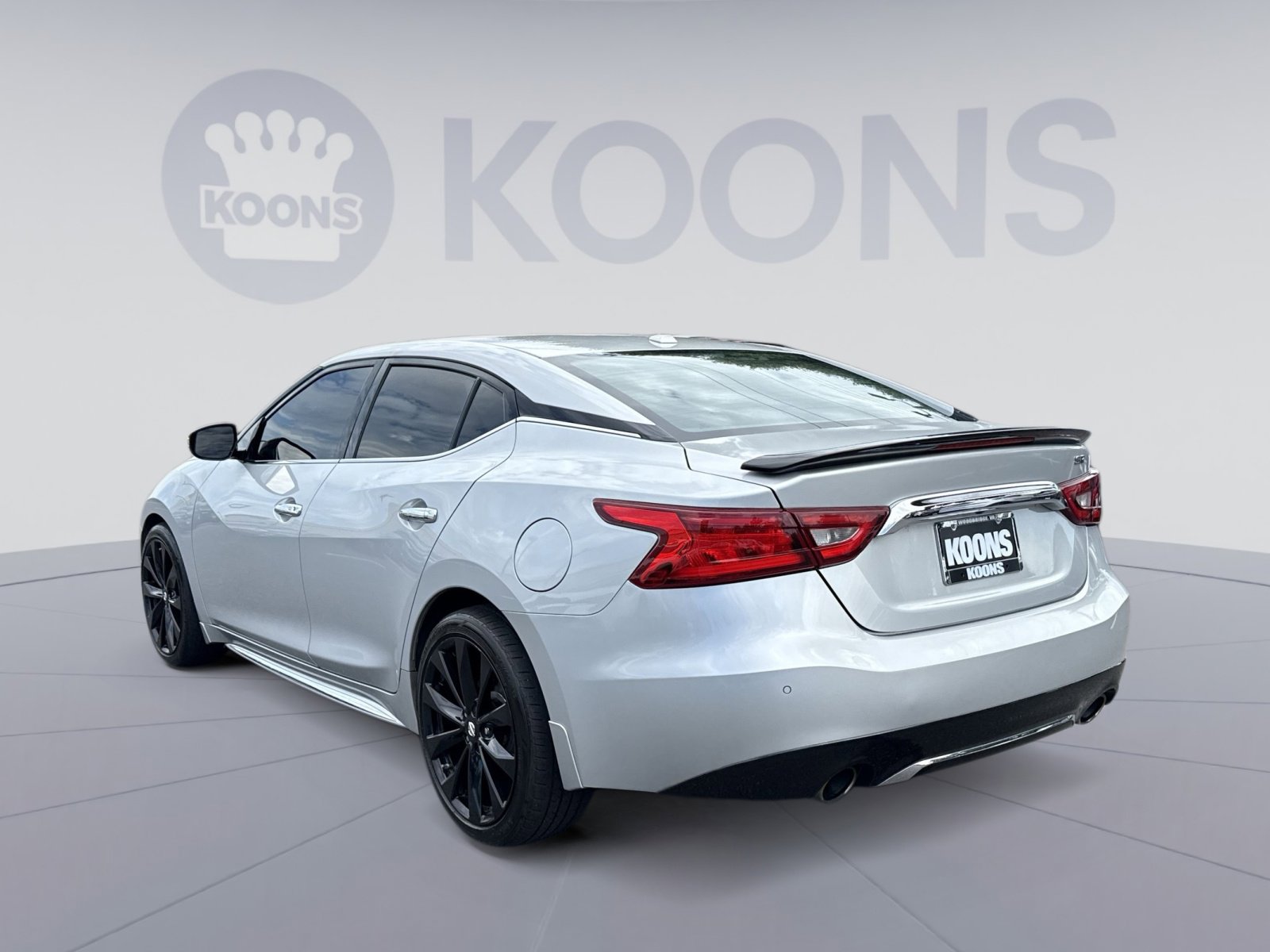 Used 2017 Nissan Maxima SR w/ Midnight Edition FWD image 4