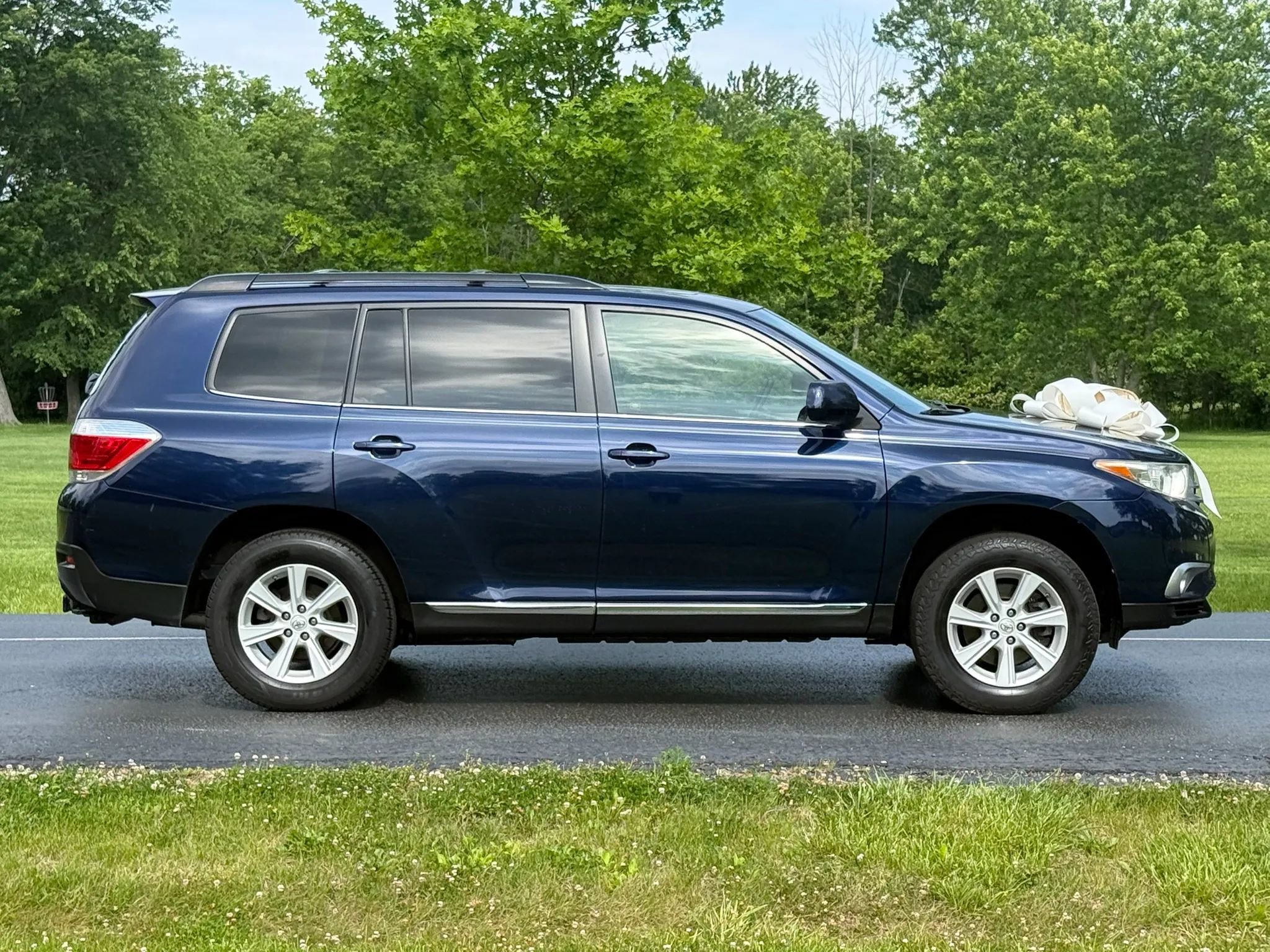 Used 2012 Toyota Highlander SE w/ Tow Pkg AWD/4WD image 4