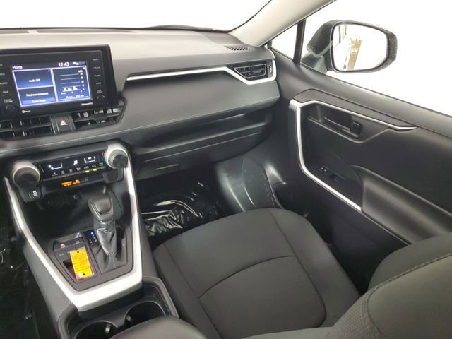 Used 2021 Toyota RAV4 LE image 15