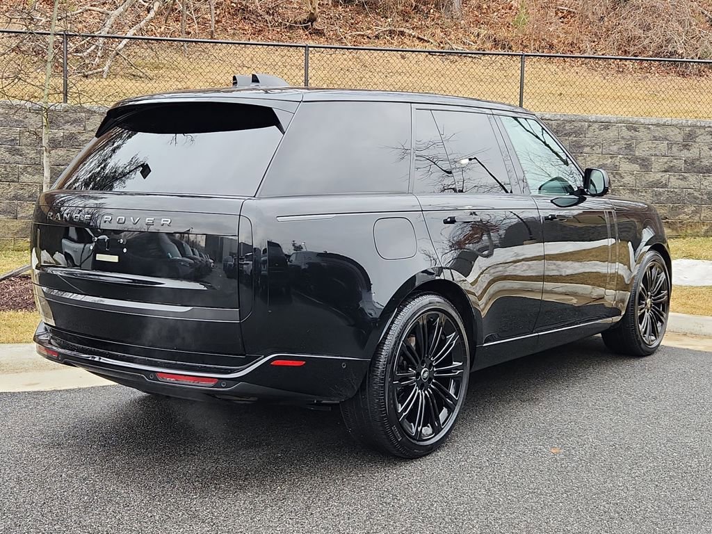 Used 2025 Land Rover Range Rover SE image 2