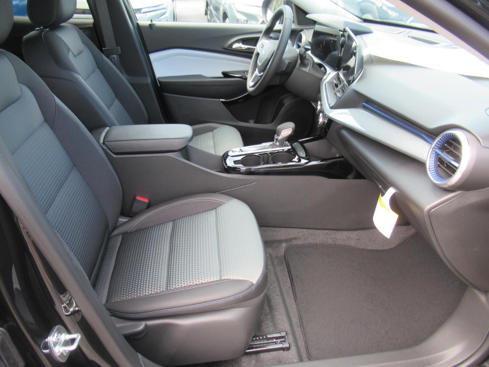 New 2026 Chevrolet Trax LT w/ Midnight Edition FWD image 10