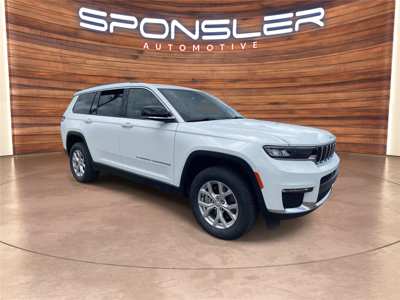 Used 2023 Jeep Grand Cherokee L Limited AWD/4WD image 9