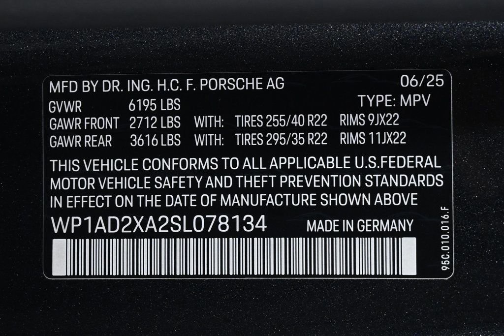 Certified 2025 Porsche Macan Electric RWD image 27