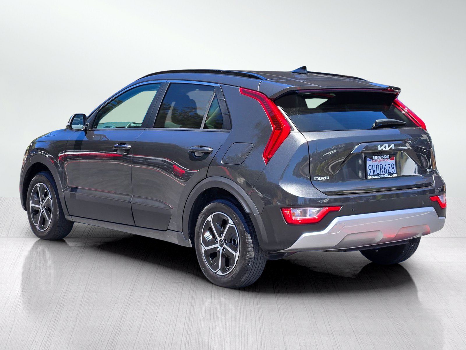 Used 2025 Kia Niro EX FWD image 6