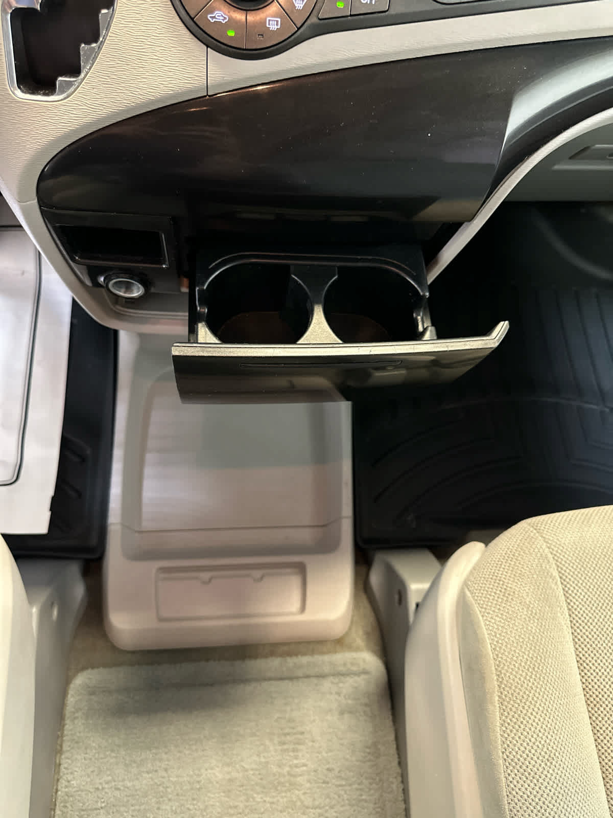 Used 2014 Toyota Sienna L FWD image 22