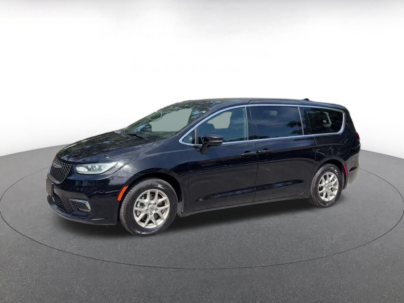 Used 2025 Chrysler Pacifica Select FWD image 7