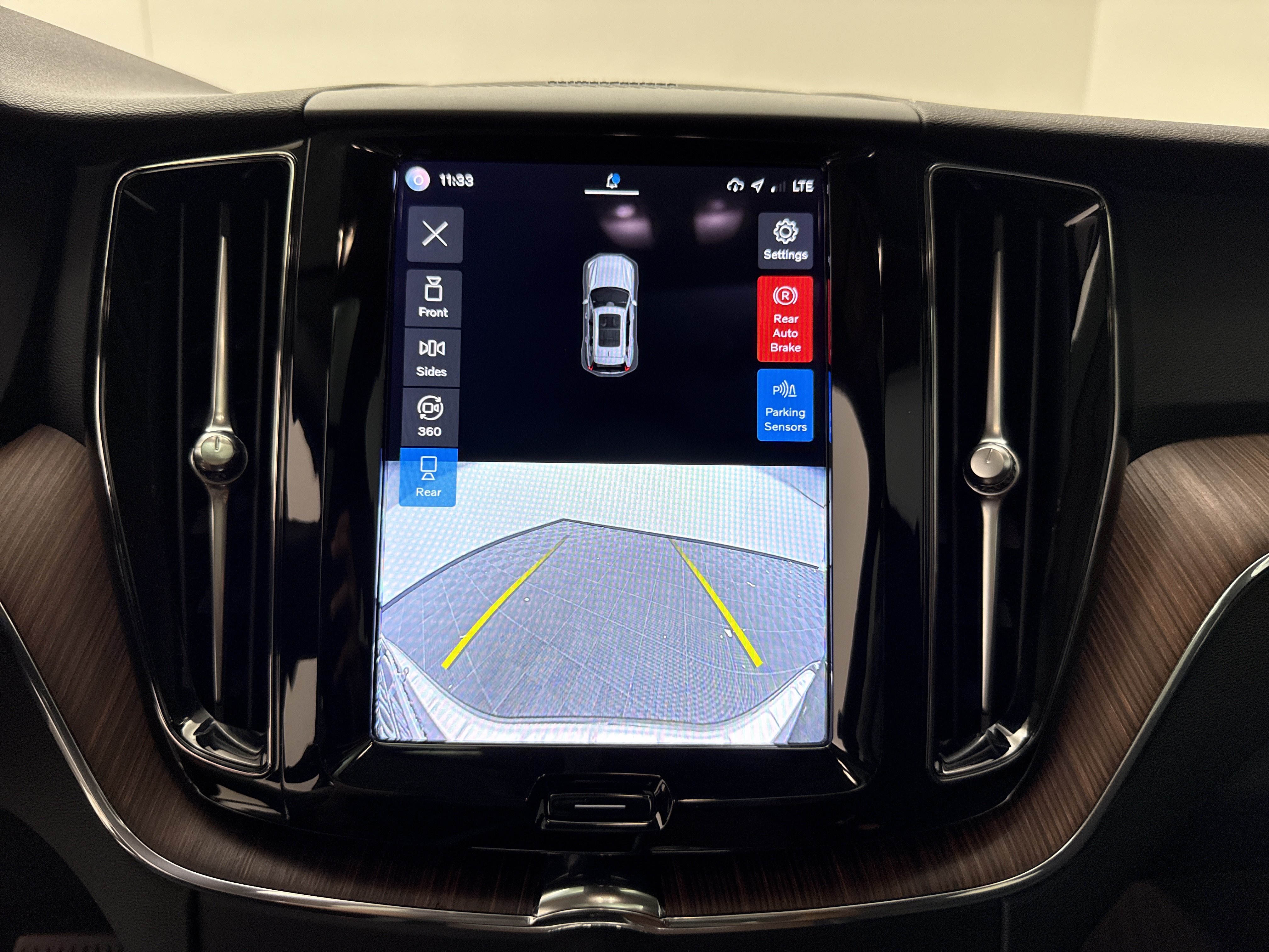 Certified 2023 Volvo XC60 B5 Plus w/ Climate Package FWD image 20