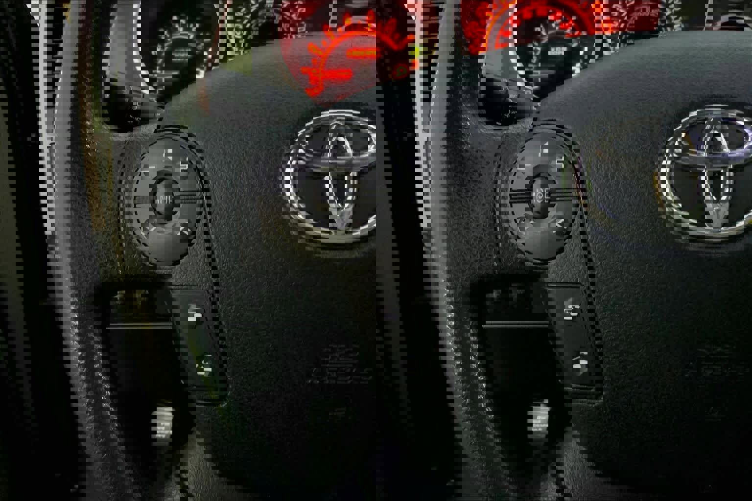 Used 2013 Toyota Tundra 4x4 CrewMax image 22