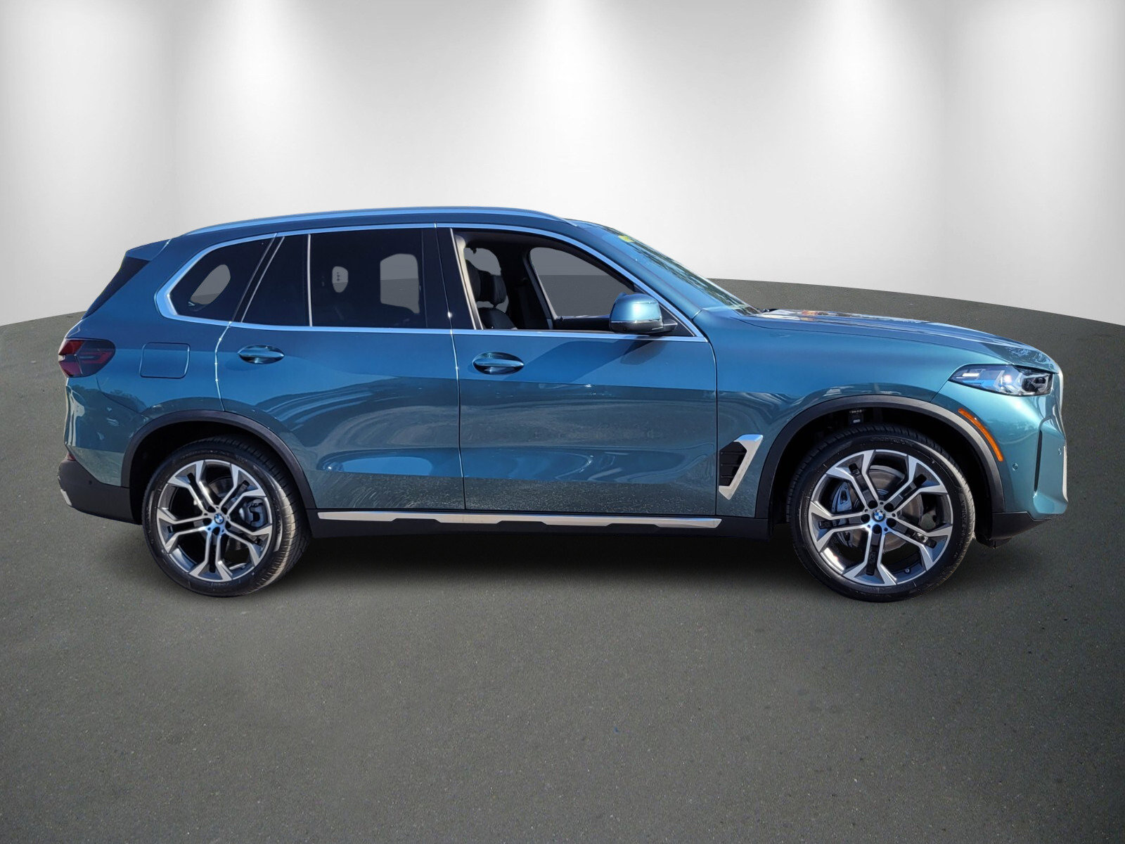 New 2026 BMW X5 sDrive40i image 8