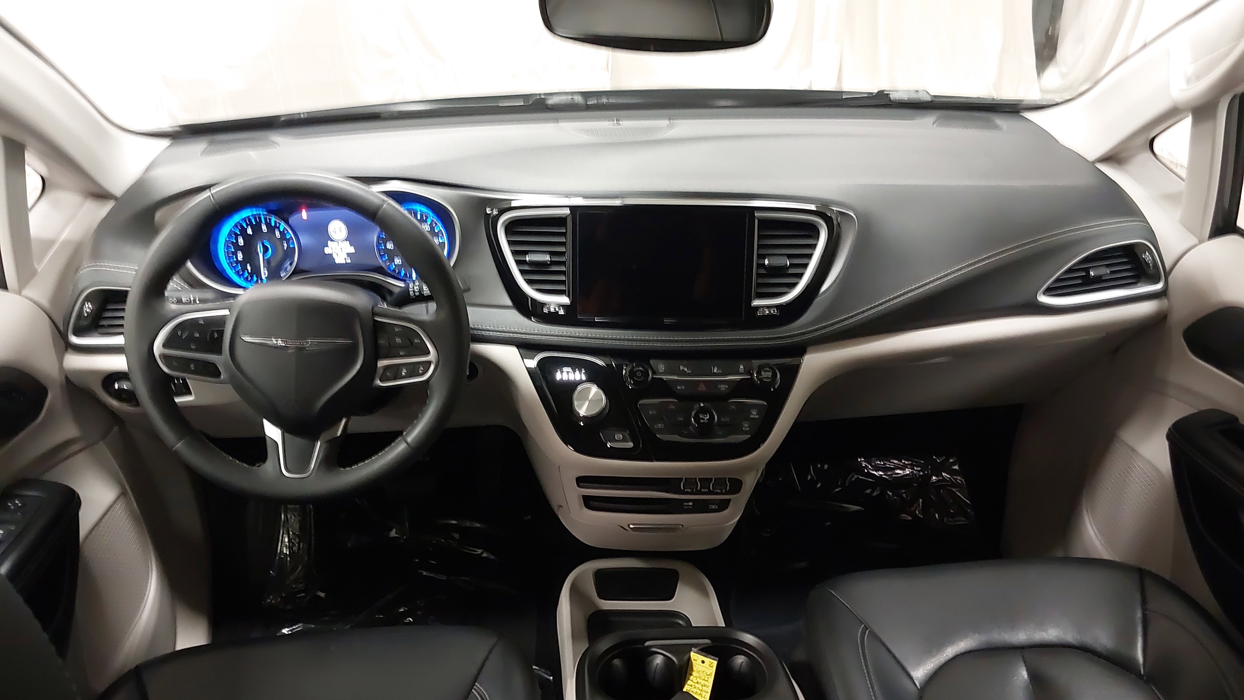 Used 2022 Chrysler Pacifica Touring-L image 32