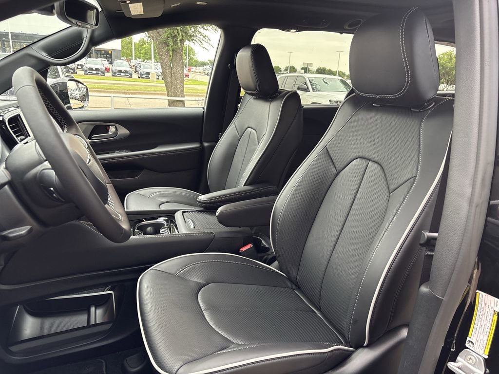 New 2026 Chrysler Pacifica Limited FWD image 23