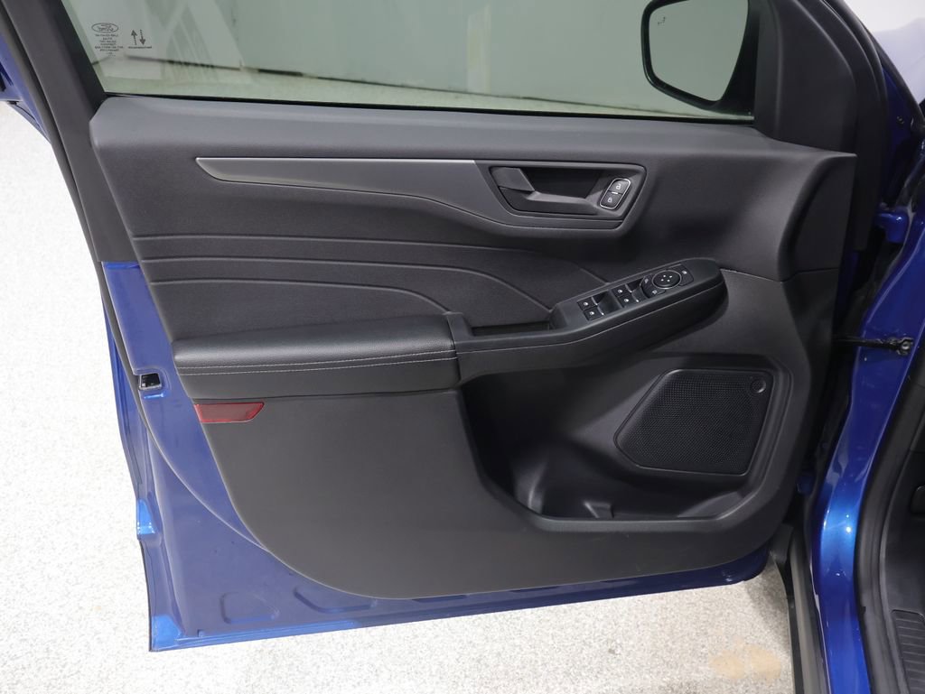 Used 2023 Ford Escape Active w/ Tech Pack #1 AWD/4WD image 12