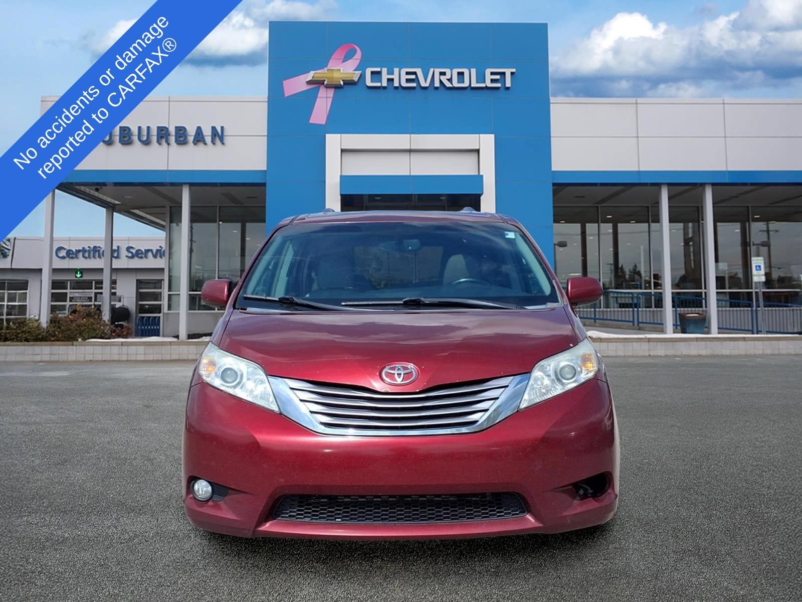 Used 2015 Toyota Sienna XLE FWD image 2