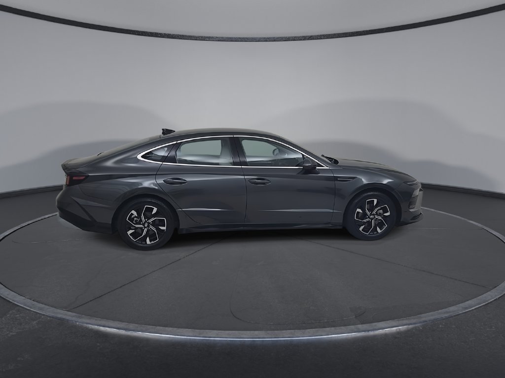 Used 2025 Hyundai Sonata SEL FWD image 17